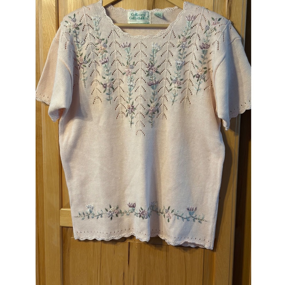 Colleen's Collectables Vintage Pink Knit Floral Embroidered Pearl Sweater Top